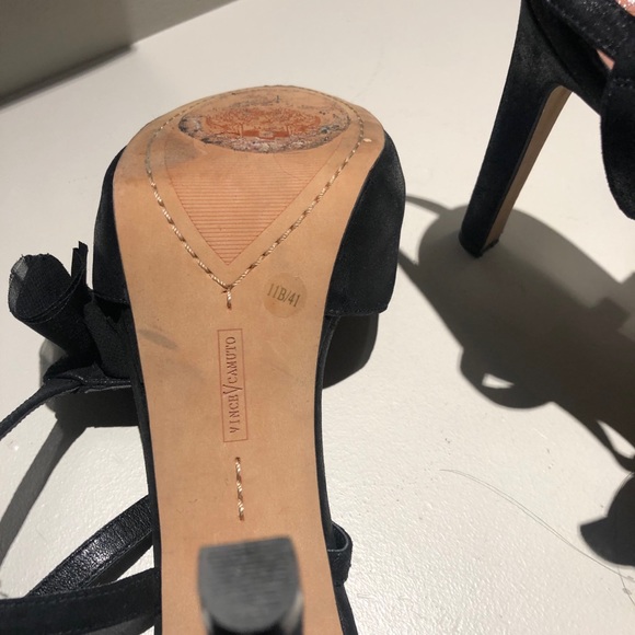 Vince Camuto Black stiletto pre-owned. - Picture 8 of 9